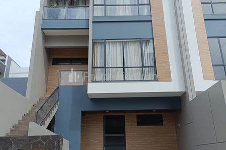 Dijual Rumah Mewah Ready 5 Unit di Setra Duta Royal Grande Bandung Barat