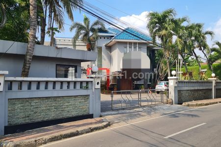 Jual Gedung HGB Dua Lantai Bekas Kantor, Nego, Luas 970 m2 di Warung Jati, Dekat Raya Buncit, Pejaten, Raya Pasar Minggu, Kemang, Mampang Prapatan