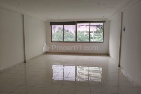Disewakan Ruko 4 Lantai di Tanjung Duren, Jakarta Barat, Luas Bangunan 300m2