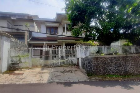 Jual Rumah Cocok untuk Kost Eksklusif atau Guest House di Jalan Tubagus Ismail Dago Bandung