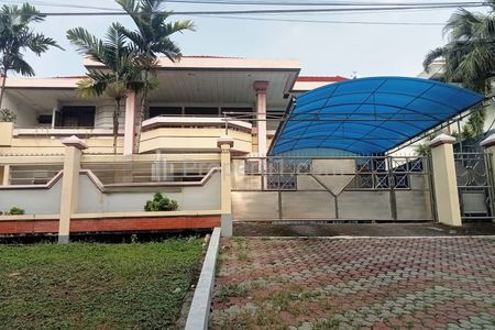 Dijual Rumah Strategis di Raya Darmo Harapan, Surabaya
