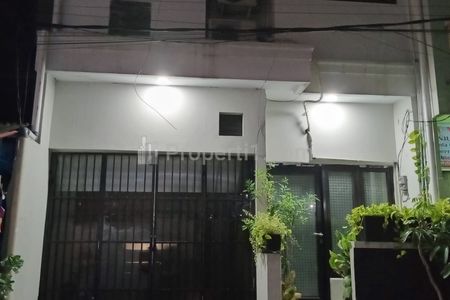 Jual Rumah 2 Lantai Semi Furnished Dekat Mall Kasablanca Menteng, Jakarta Selatan
