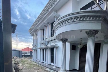 Dijual Rumah 2 Lantai di Dharmahusada Utara, Surabaya