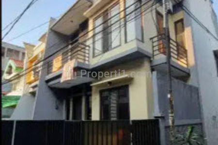 Disewakan Rumah Tanjung Duren Jakarta Barat, Posisi Hook 3 Lantai & Luas