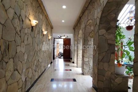 Jual Cepat Nego Rumah Siap Huni Luas 402 m2, Bangunan 600 m2 di Raya Kecapi, Dekat Lenteng Agung, Andara, Brigif, Jagakarsa, Jakarta Selatan