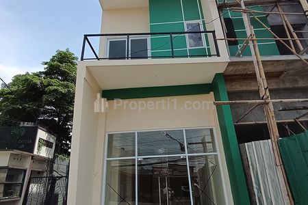 Jual Ruko 3,5 Lantai di Pinggir Jalan Radar Auri Depok, Lingkungan Padat Penduduk, 8 Menit ke Tol Cibubur, Zona Komersil