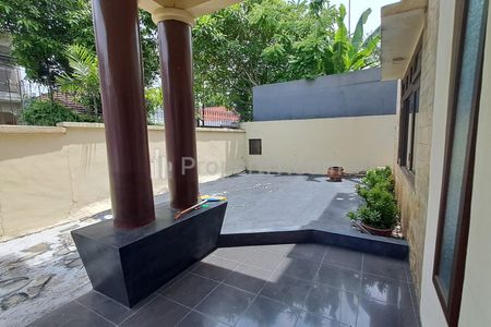 Sewa Rumah Murah, Jalan Dua Arah, Bisa Buat Kantor di Cilandak Barat,  Jakarta Selatan