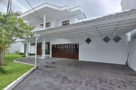Sewa Murah Rumah Besar, Sudah Renov, Siap Huni, Ada Kolam Renang di Pejaten Barat, Pasar Minggu, Jakarta Selatan