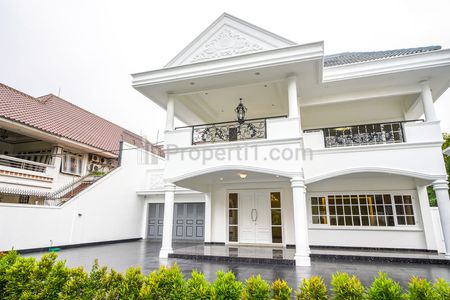 Dijual Rumah Sultan American Classic Design Semi Furnished di Mampang Prapatan, Jakarta Selatan