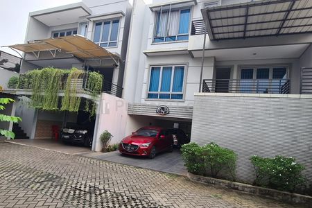 Dijual Rumah Town House Terawat dan Strategis di Pasar Minggu Jaksel