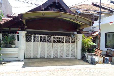Dijual Rumah 2 Lantai di Barata Jaya, Surabaya