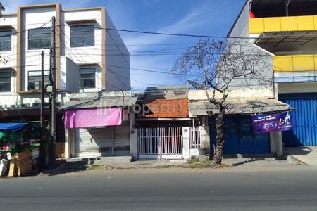 Dijual Rumah di Raya Barata Jaya, Surabaya