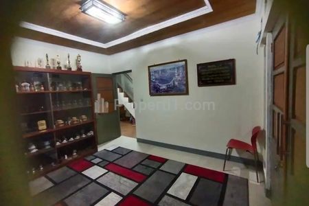 Dijual Rumah Strategis 3 Lantai di Antapani Bandung – SHM, Hadap Utara, Lokasi Dekat Griya & Jalan Raya!