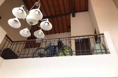 Jual Rumah Mewah Luas di Jl. Cigadung Raya Barat Bandung - SHM, Bisa Parkir 4 Mobil, Cocok untuk Hunian Keluarga Besar