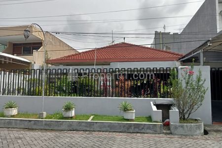 Dijual Rumah 2 Lantai di Jalan Manyar Kertoarjo, Surabaya