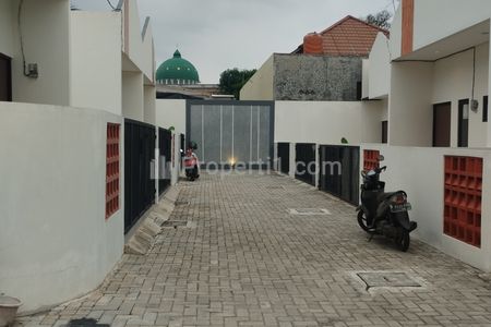 Dijual Rumah Siap Huni Bebas Banjir Sangat Strategis Tanah Darat di Perumahan Acasha, Mustika Jaya, Bekasi