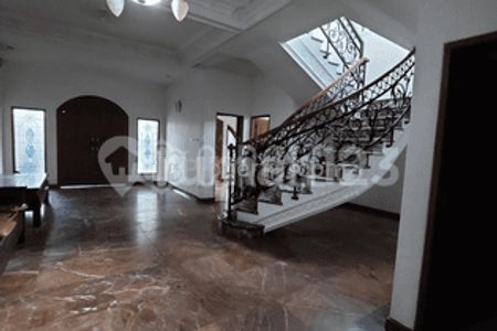Disewakan Rumah Mewah Cocok untuk Sultan di Cikutra Bandung