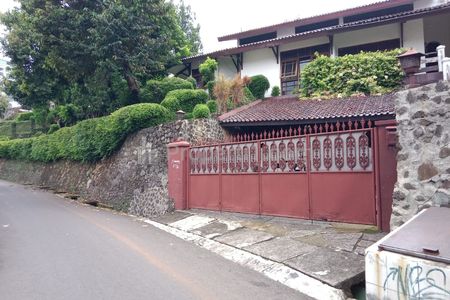 Dijual Rumah Tanah Luas di Daerah Pejaten Timur, Pasar Minggu, Jakarta Selatan