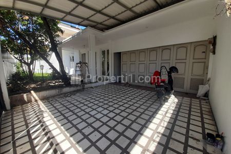 Sewa Murah Rumah Siap Huni Simprug, Ada Kolam Renang, Dekat Senayan, Sudirman, Hang Tuah, Permata Hijau, Kebayoran Lama, Jakarta Selatan