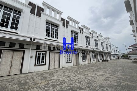 Dijual Rumah 2,5 Tingkat di Komplek Union Mentari Sadananda Jalan Bersama - Medan