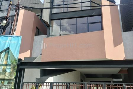 Jual Rumah Baru Ada Kolam Renang di Cipete Selatan, Akses Dua Mobil Plus, Dekat Kemang, Antasari, Prapanca, Ampera, Cilandak, Jakarta Selatan
