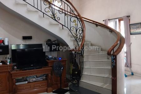 Dijual Rumah Klasik Hook di Duren Sawit, Jakarta Timur