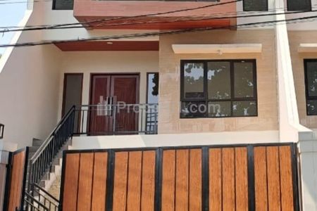 Jual Murah Rumah Baru Ada Kolam Renang di Ragunan, Dekat Cilandak KKO, Simatupang, Cilandak, Ampera, Buncit, Margasatwa, Pasar Minggu, Jakarta Selatan