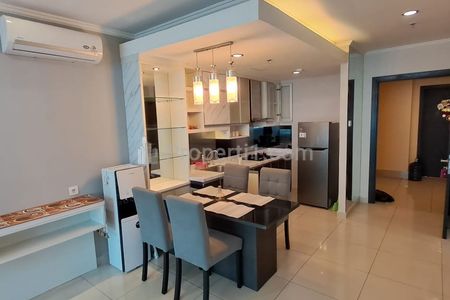 Kitchen set, meja makan, kulkas, kompor lengkap