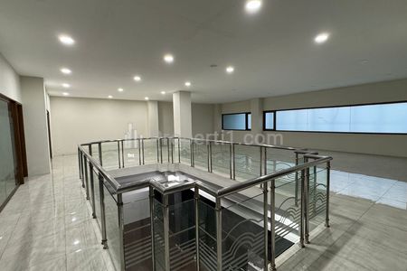 Jual Gedung Siap Pakai SHM di Raya Panglima Polim, Area Komersil, Dekat Melawai, Mayestik, Blok M, Wijaya, Kebayoran Baru, Jakarta Selatan
