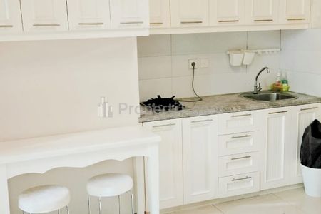 Sewa Apartemen Thamrin Residence 1 BR Full Furnished Lengkap di Lantai 5 View Kolam Renang