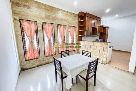 Jual Rumah 2,5 Tingkat Furnished di Komplek Cemara Asri Medan Jalan Anggur