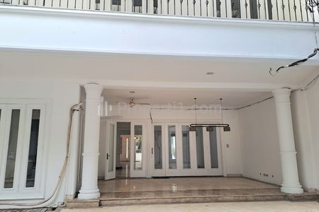 Sewa Rumah Siap Huni Nego Ada Kolam Renang di Menteng, Dekat Diponegoro, Suropati, Madiun, Teuku Umar, Jakarta Pusat