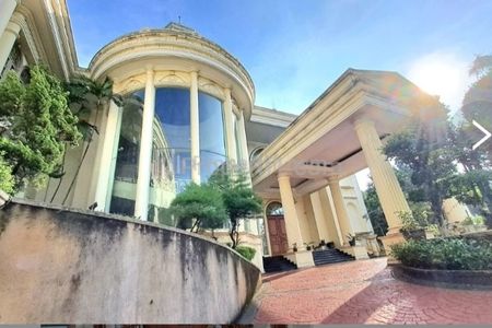 Sewa Rumah Megah Nego Ada Kolam Renang Luas 1971 m2 Bangunan 1400 m2 di Raya Metro Pondok Indah, Kebayoran Baru, Jakarta Selatan