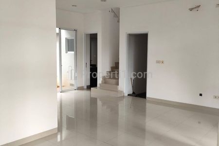 DIJUAL: Rumah Nyaman & Asri 2 Lantai di Green Lake City, Cluster Amerika Latin
