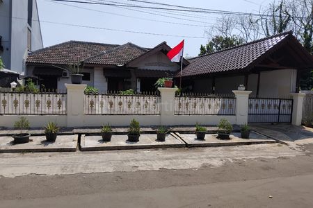 Dijual Rumah Komplek Strategis di Jakasampurna, Bekasi Barat, Kota Bekasi