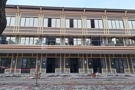 DISEWAKAN Ruko BARU Korean Town, Green Lake Hadap Boulevard di Cipondoh, Tangerang
