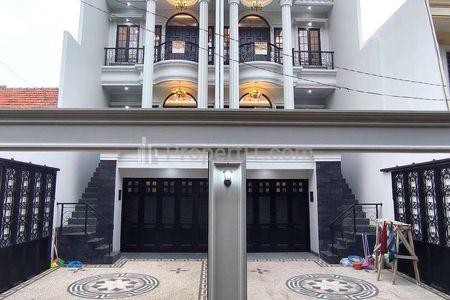 Dijual Rumah Mewah Baru 3 Lantai Bergaya Eropa Klasik di Pejaten Pasar Minggu Jakarta Selatan