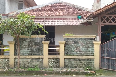Dijual Rumah Lama Strategis di Pusat BSD, di Perumahan Pondok Jagung, Serpong Utara, Banten