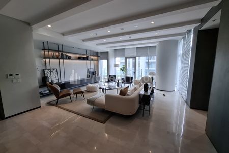 Dijual Apartemen Verde Two Pet Friendly 4+1 BR Luxurious Furnished