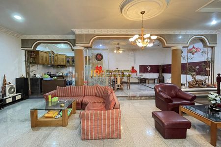 Dijual Rumah di Komplek Cemara Hijau Medan Jalan Metal Kondisi Siap Huni