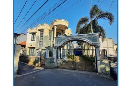 Jual Cepat Rumah Bagus 2 Lantai Harga Spesial di Jl. Warung Silah, Cipedak, Jagakarsa, Jakarta Selatan