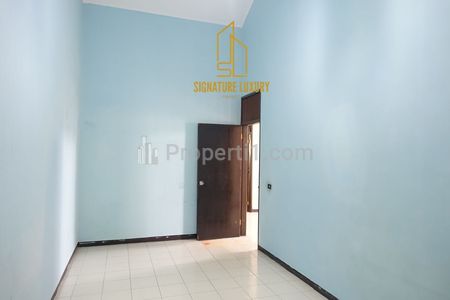 Jual Rumah SCBD Area, 2 Lantai 4+1BR, LT 210sqm, LB 330sqm, Bagus, Garasi & Carport Ada, Direct Owner di Jakarta Selatan