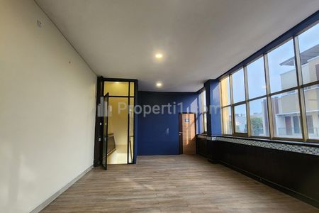 Disewakan Ruko Siap Huni Cocok Buat Resto dan Office Hoek di Cengkareng, Jakarta Barat