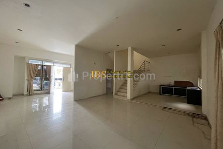 Dijual Rumah 2,5 Tingkat Siap Huni di Komplek Cemara Kuta Jalan Seminyak