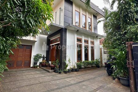Jual Rumah KEBAYORAN BARU, Mewah, Ada 4 KAMAR KOST, Siap Huni, Only 8,6 M di Jakarta Selatan
