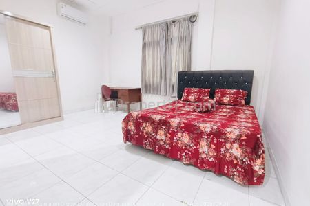 Sewa Kost Griya Asri, Kamar Luas Banget, Tempat Tidur Ukuran 180 X 200, Grogol, Jakarta Barat