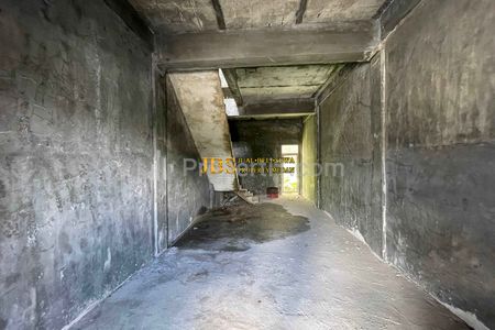 Dijual Ruko Kondisi Kosong di Komplek Raztan Palace - Medan