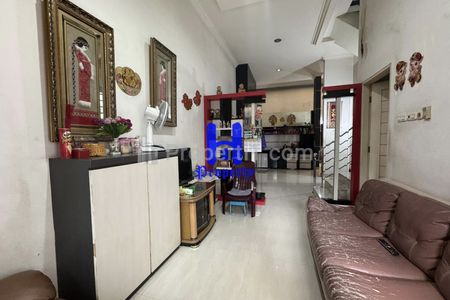 Dijual Rumah 2,5 Tingkat di Komplek Cemara Asri Jalan Semangka - Medan