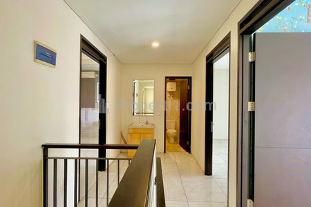 Jual Rumah 2 Lantai Semi Furnished di Kota Baru Parahyangan