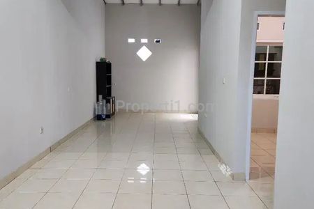 Dijual Rumah Strategis di Komplek Bumi Adipura Bandung